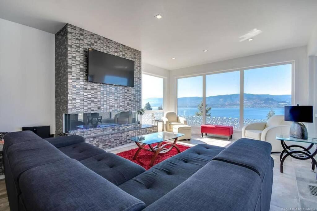 The Infinity Villa L Okanagan Valleys Newest & Hottest Summer Villa Kelowna Exteriör bild