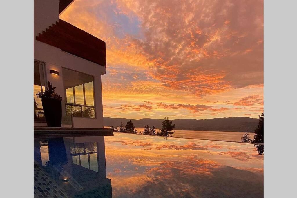 The Infinity Villa L Okanagan Valleys Newest & Hottest Summer Villa Kelowna Exteriör bild