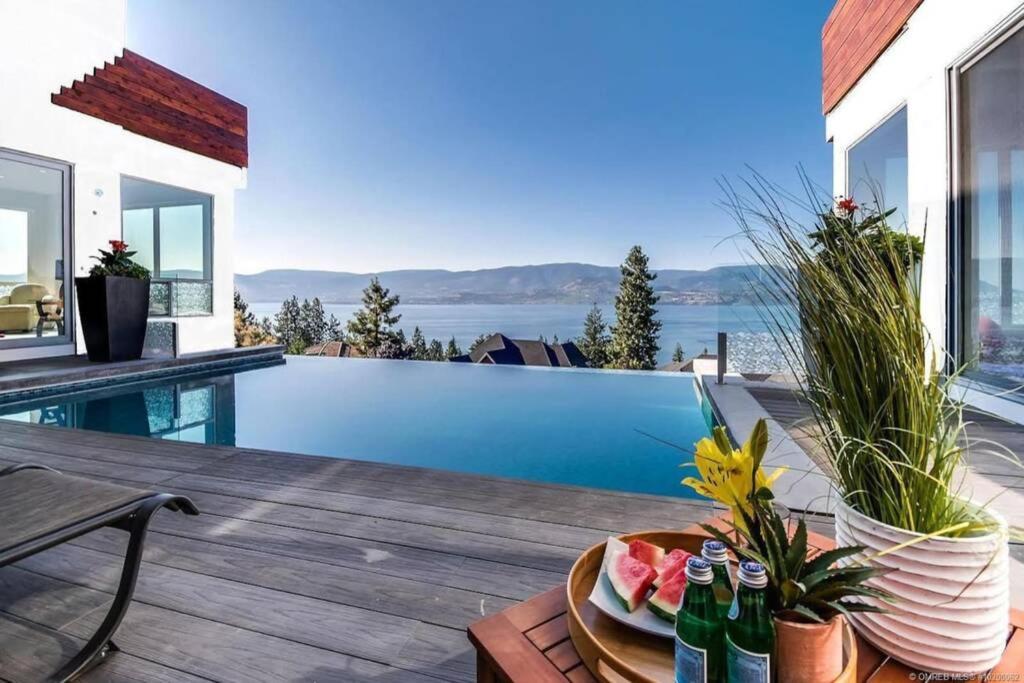 The Infinity Villa L Okanagan Valleys Newest & Hottest Summer Villa Kelowna Exteriör bild